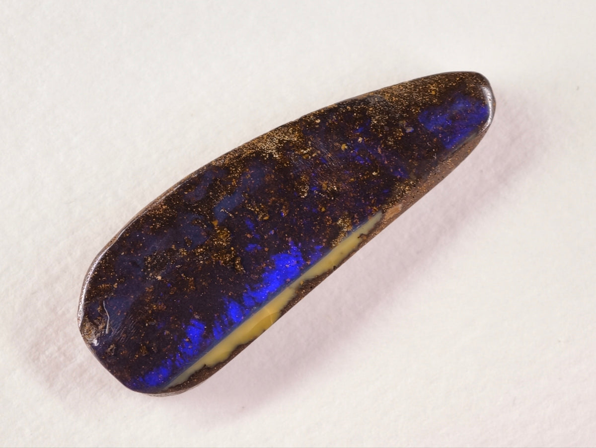 Opale boulder d’Australie — forme libre — 25,5 ct