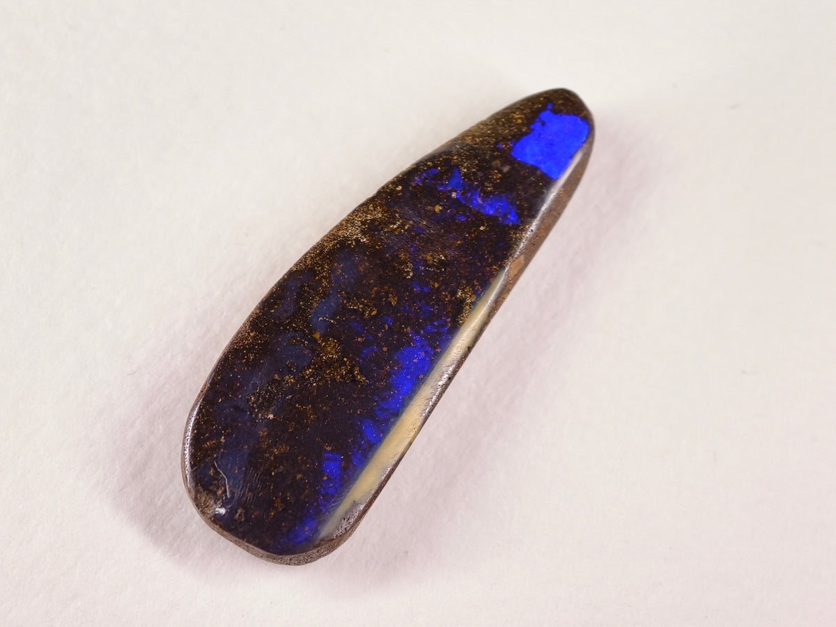 Opale boulder d’Australie — forme libre — 25,5 ct