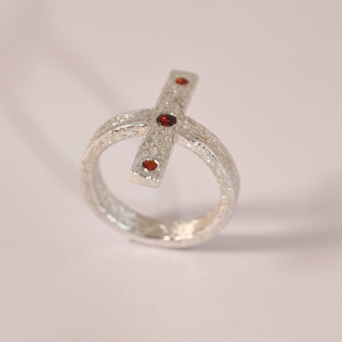 Bague croix en argent 925 et grenats – Taille 56 – BA06 — vue 2 — Tirou Bijou