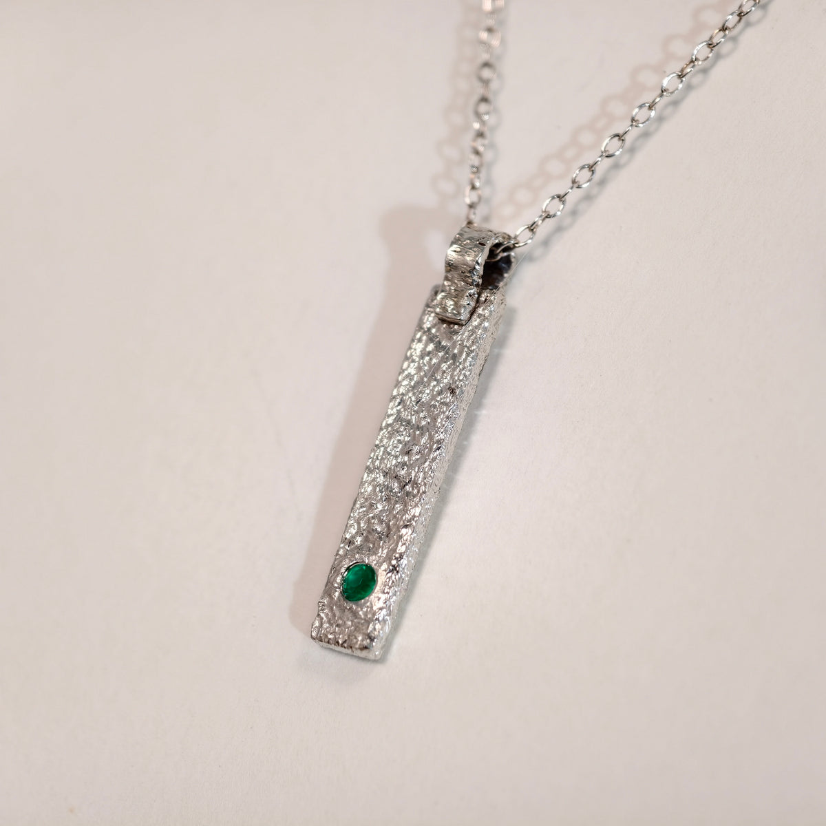 Pendentif émeraude en argent 925 – P01 — vue 3 — Tirou Bijou
