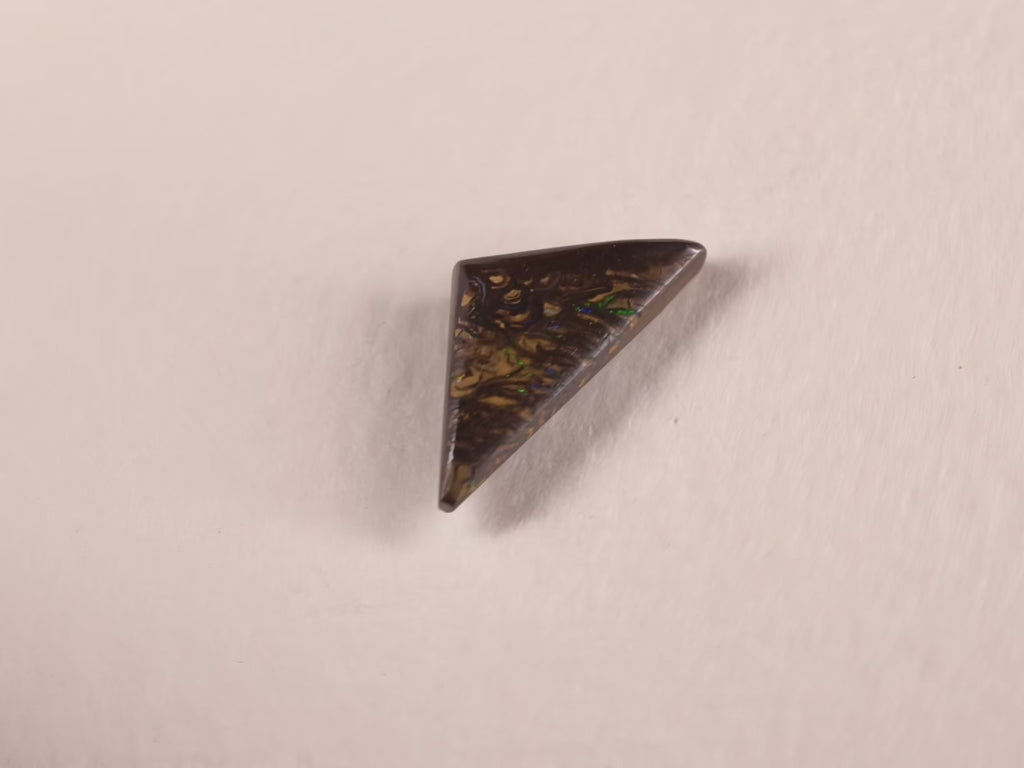 Opale boulder d’Australie — triangle — 5 ct