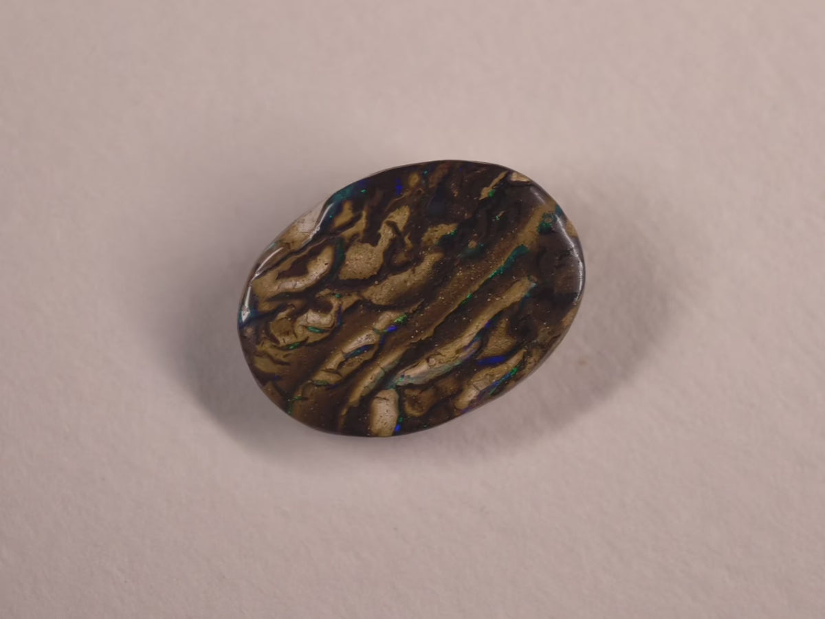 Opale boulder d’Australie — ovale — 10,6 ct