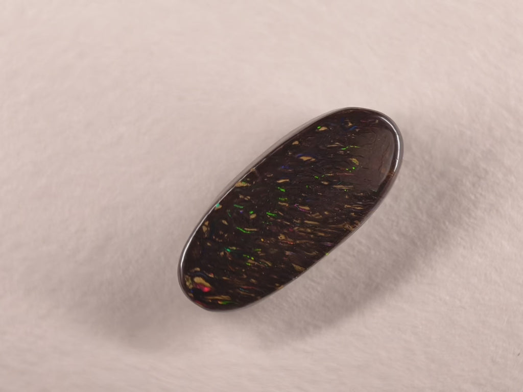 Opale boulder d’Australie — ovale — 25,7 ct