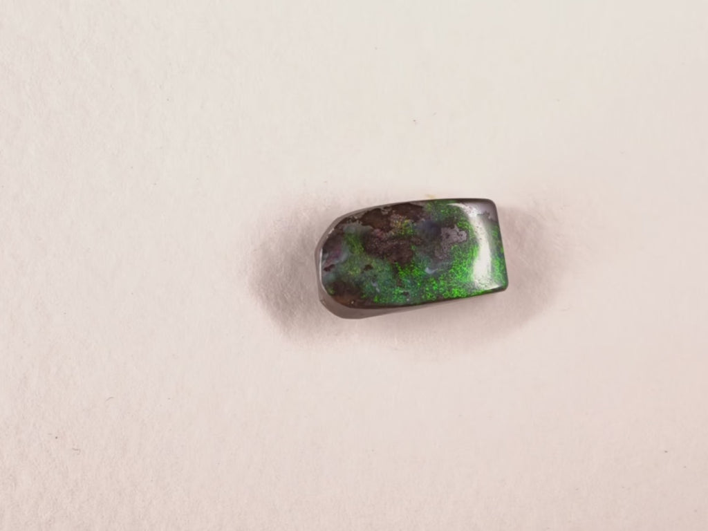 Opale boulder d’Australie — forme libre — 3,4 ct