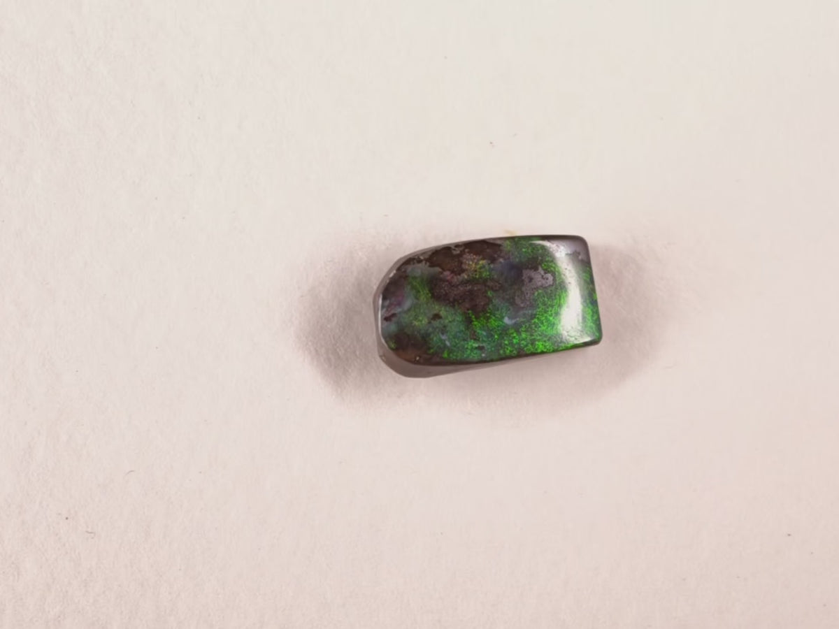 Opale boulder d’Australie — forme libre — 3,4 ct