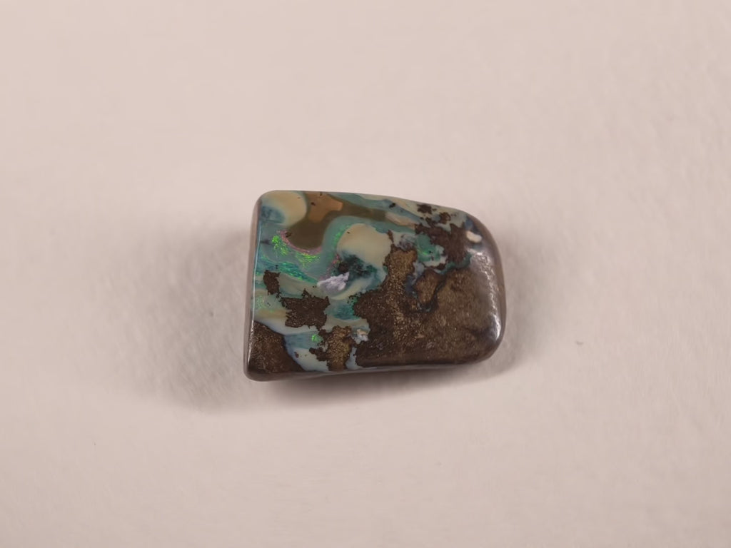 Opale boulder d’Australie — forme libre — 11,2 ct