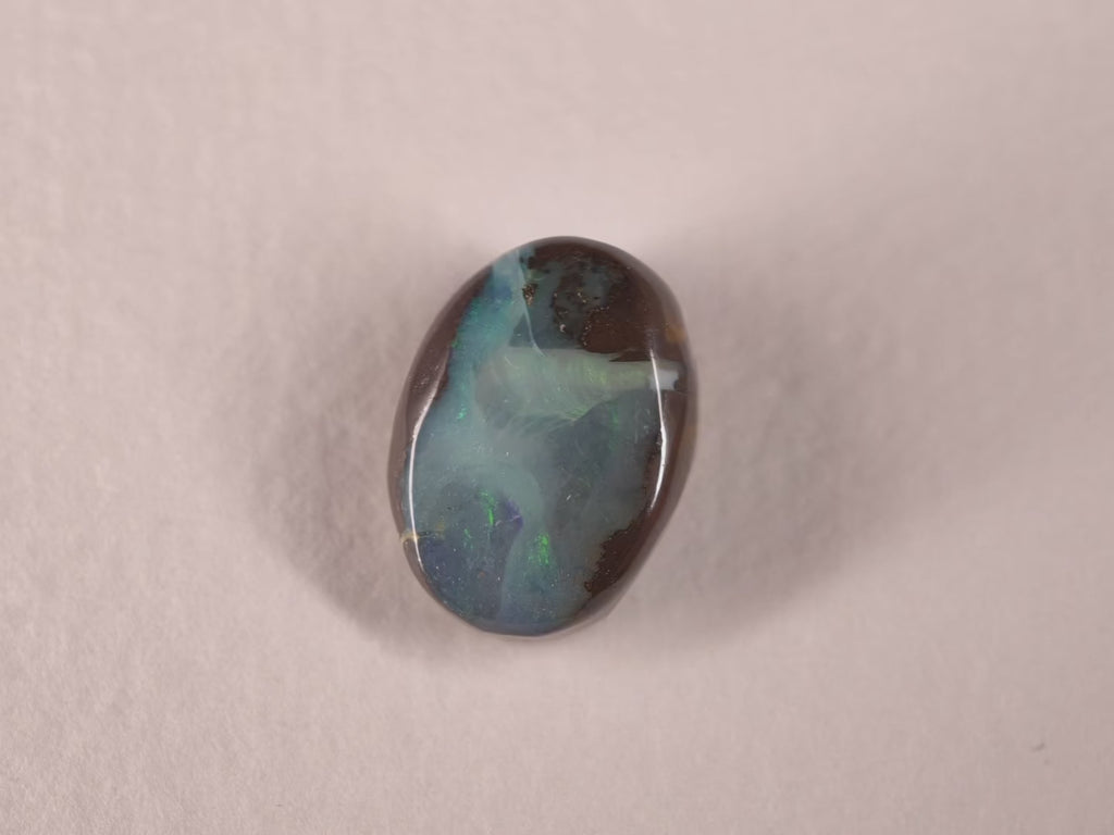 Opale boulder d’Australie — ovale — 12,8 ct