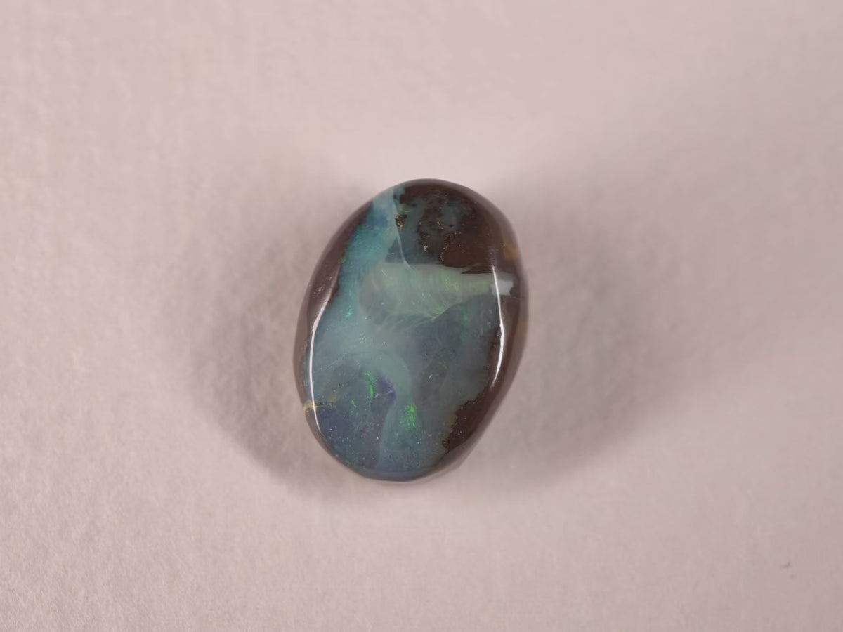 Opale boulder d’Australie — ovale — 12,8 ct