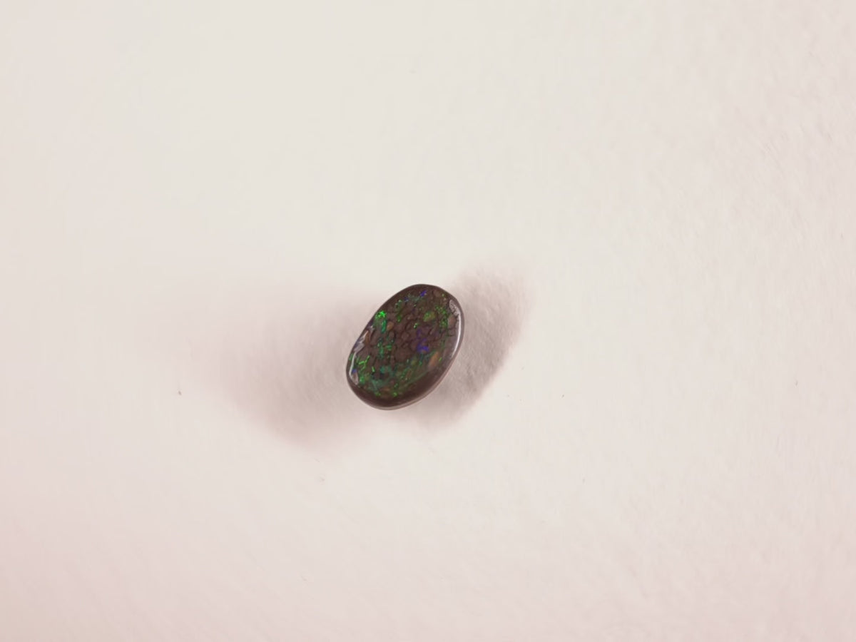 Opale boulder d’Australie — ovale — 1,6 ct