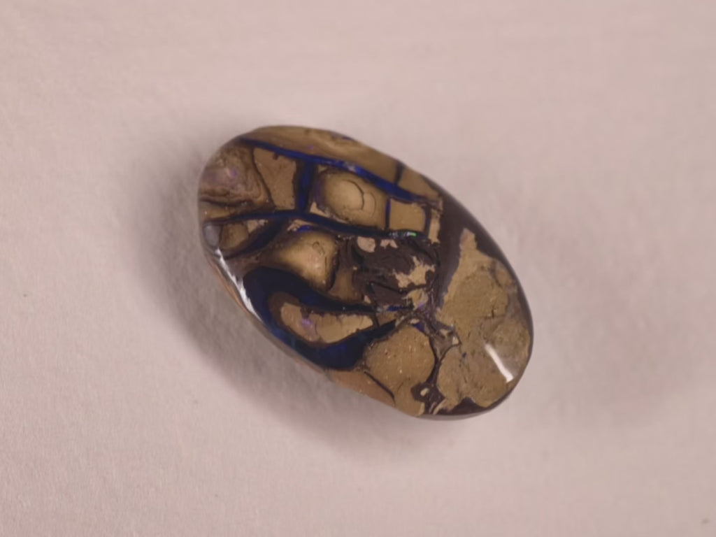 Opale boulder d’Australie — ovale — 8,4 ct