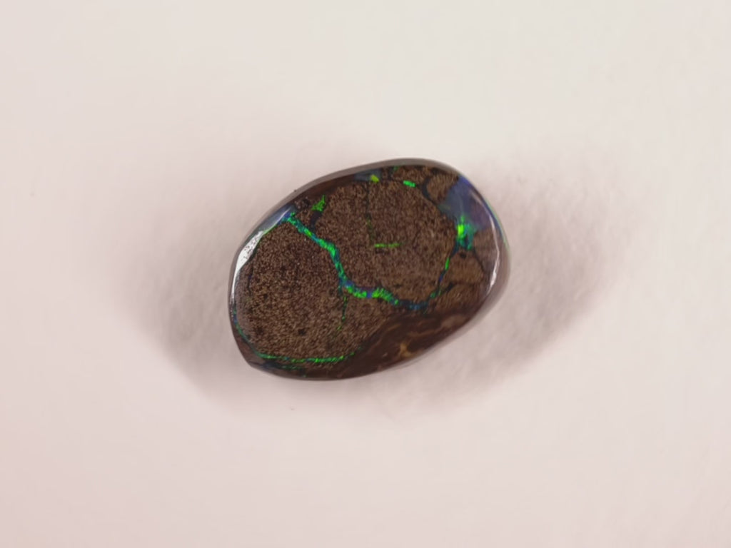 Opale boulder d’Australie — ovale — 8,7 ct