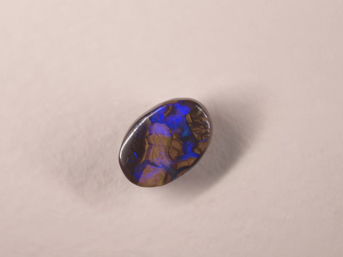 Opale boulder d’Australie — ovale — 4,8 ct