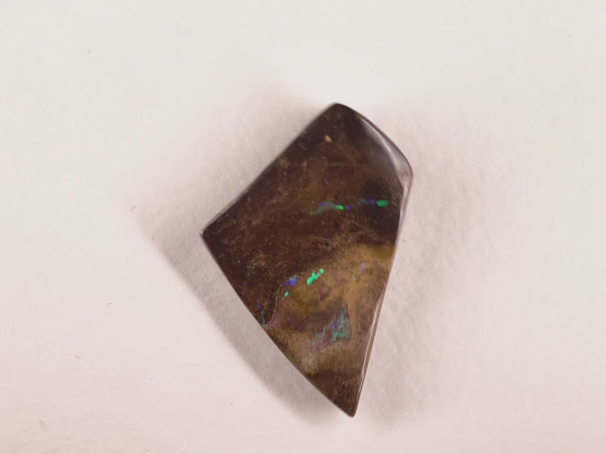 Opale boulder d’Australie — forme libre — 21,3 ct