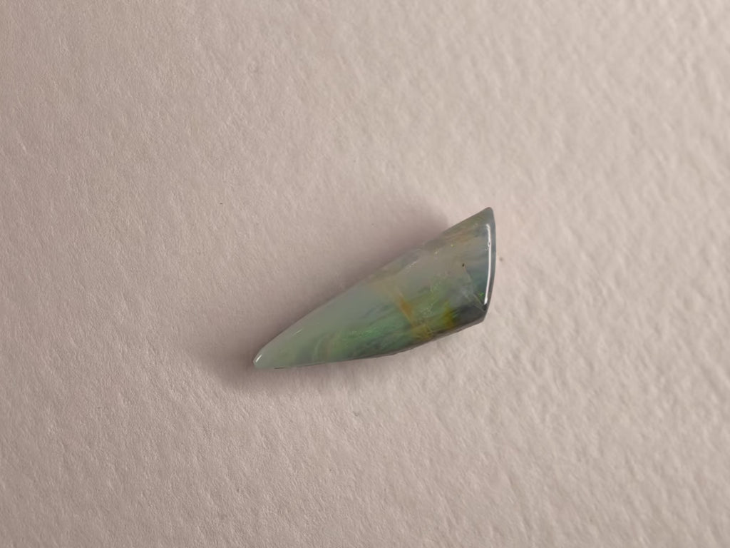 Opale boulder d’Australie — forme libre, vert et orange — 4,2 ct