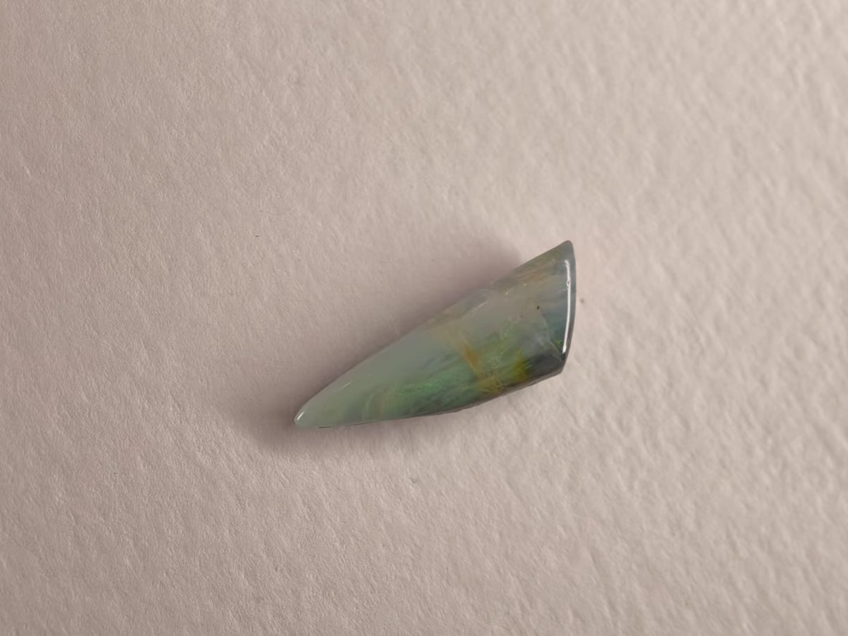 Opale boulder d’Australie — forme libre, vert et orange — 4,2 ct