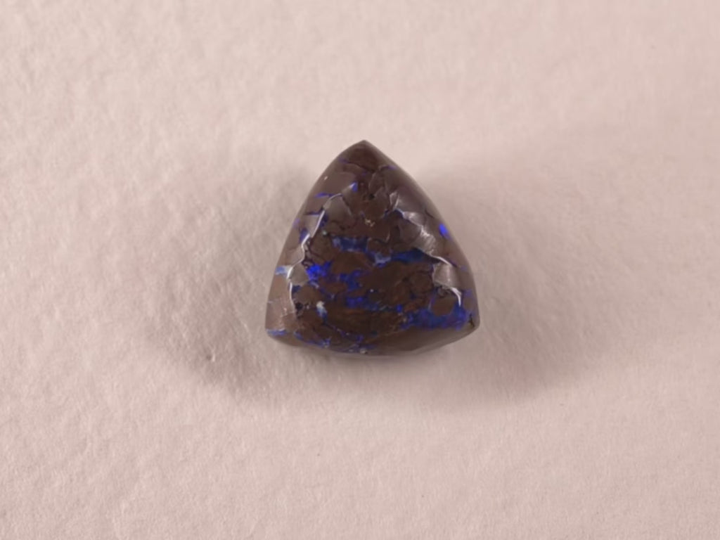 Opale boulder d’Australie — forme libre — 4,3 ct