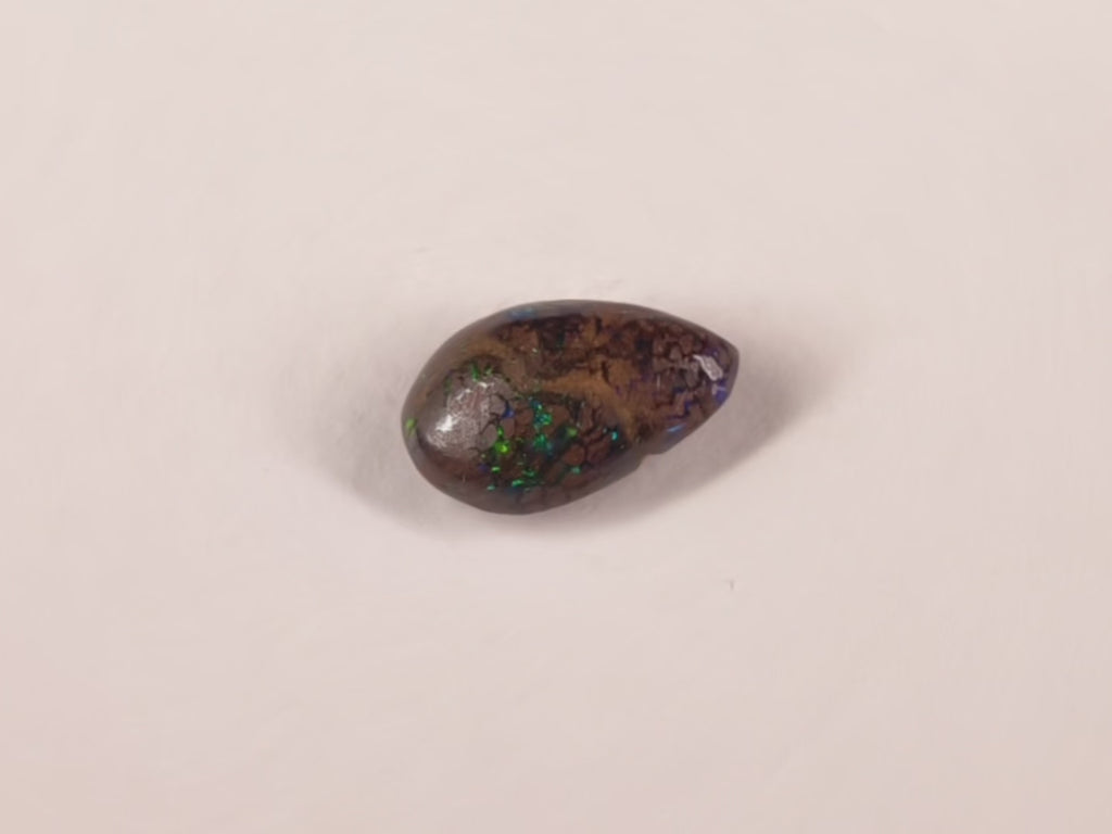 Opale boulder d’Australie — forme libre — 1,8 ct