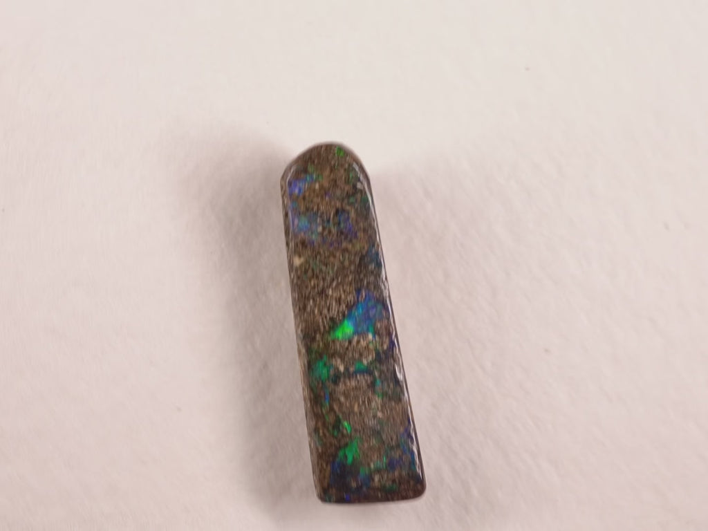 Opale boulder d’Australie — forme libre — 8,5 ct