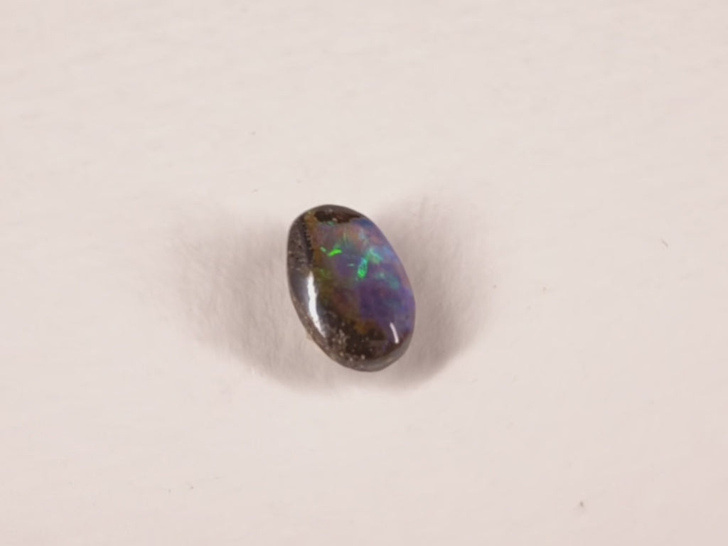 Opale boulder d’Australie — ovale — 0,9 ct