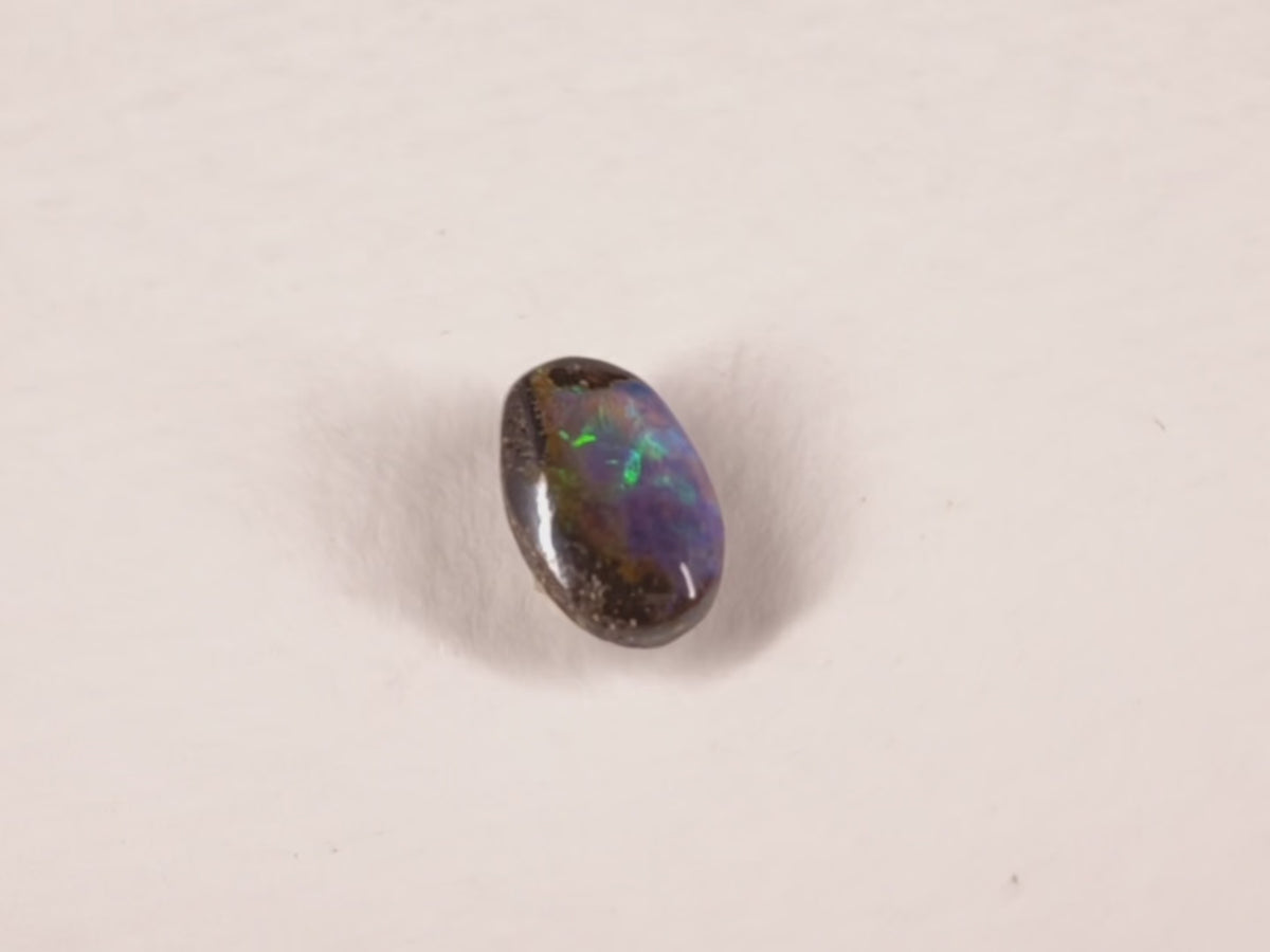 Opale boulder d’Australie — ovale — 0,9 ct