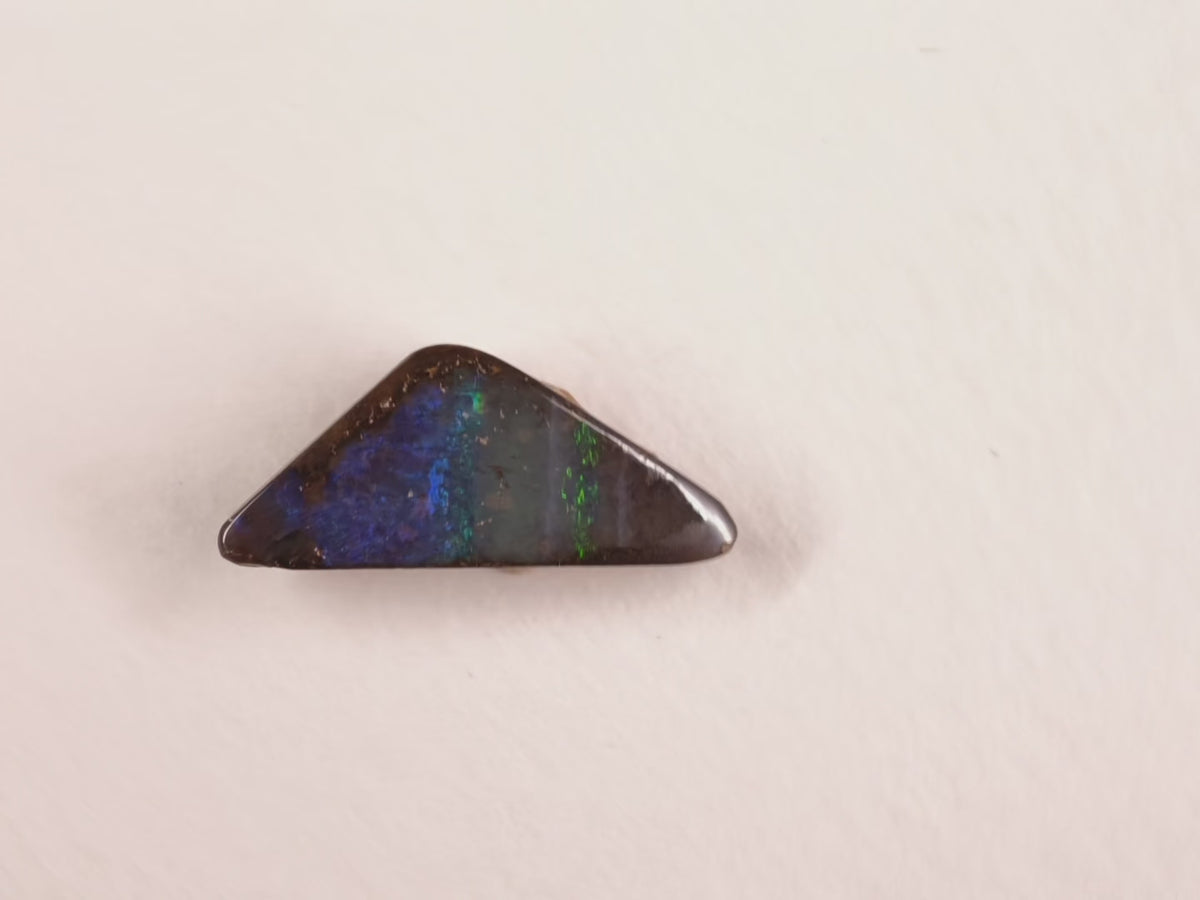 Opale boulder d’Australie — triangle — 5 ct