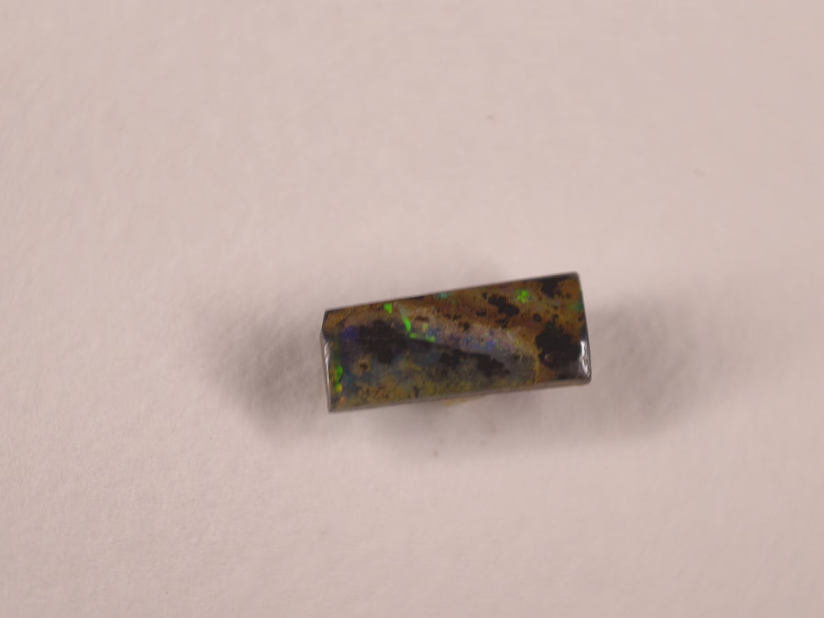 Opale boulder d’Australie — forme libre — 2,5 ct