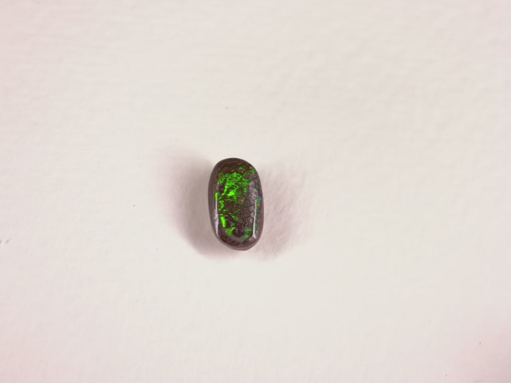 Opale boulder d’Australie — ovale — 1,7 ct