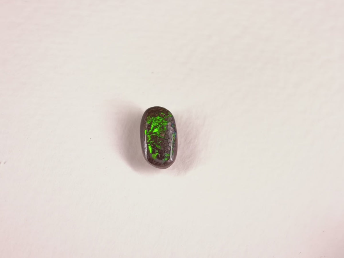 Opale boulder d’Australie — ovale — 1,7 ct