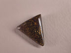 Opale boulder d’Australie — triangle — 14 ct