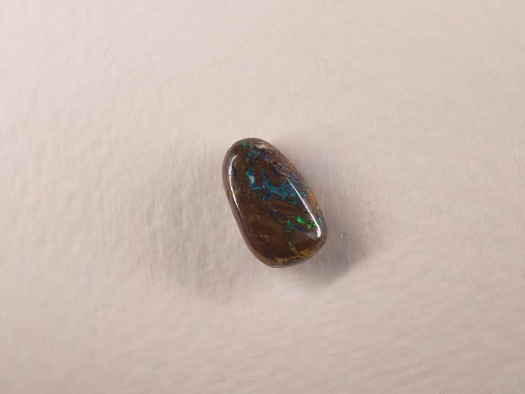 Opale boulder d’Australie — ovale — 4,4 ct