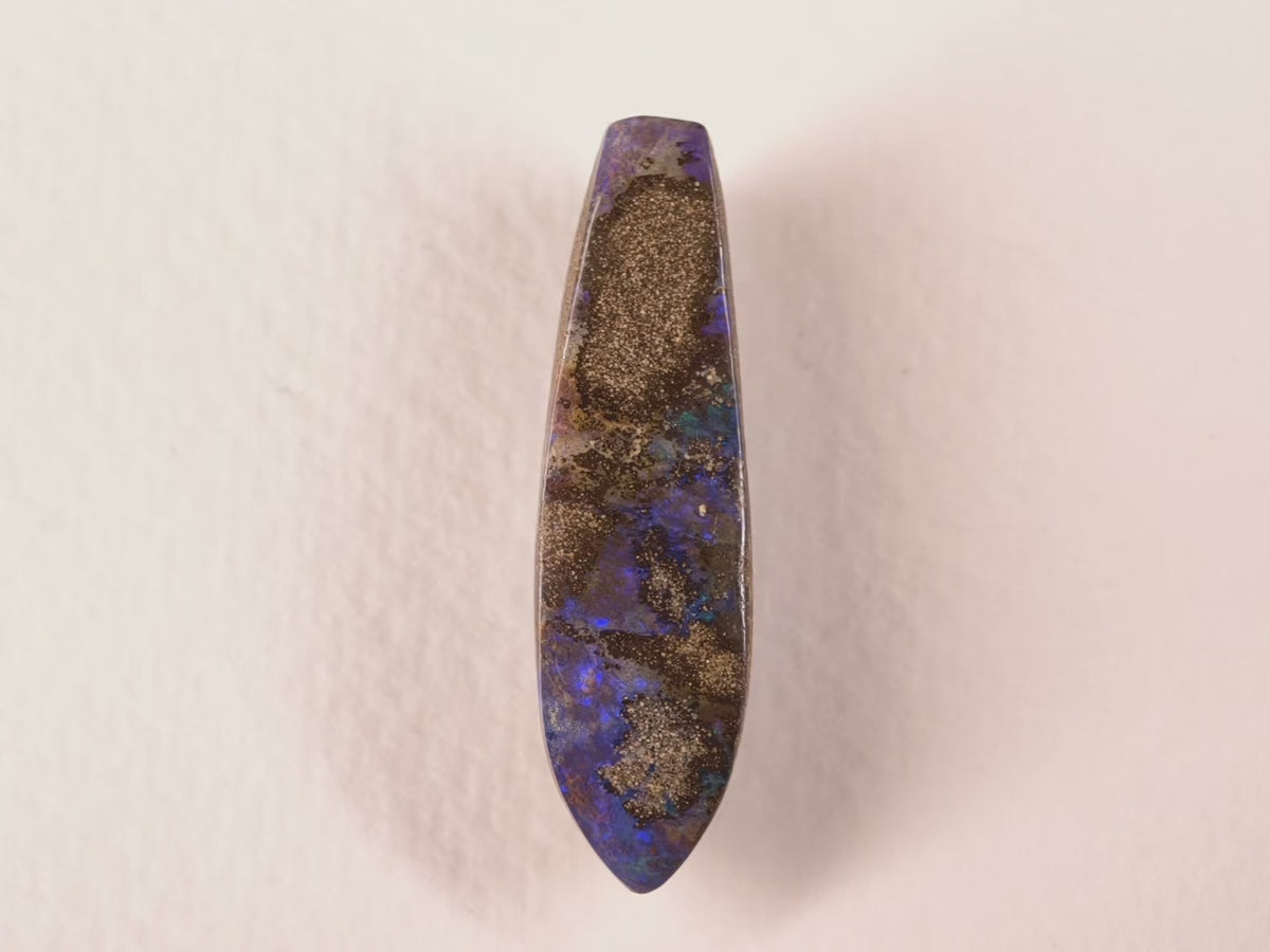 Opale boulder d’Australie — forme libre — 23,9 ct