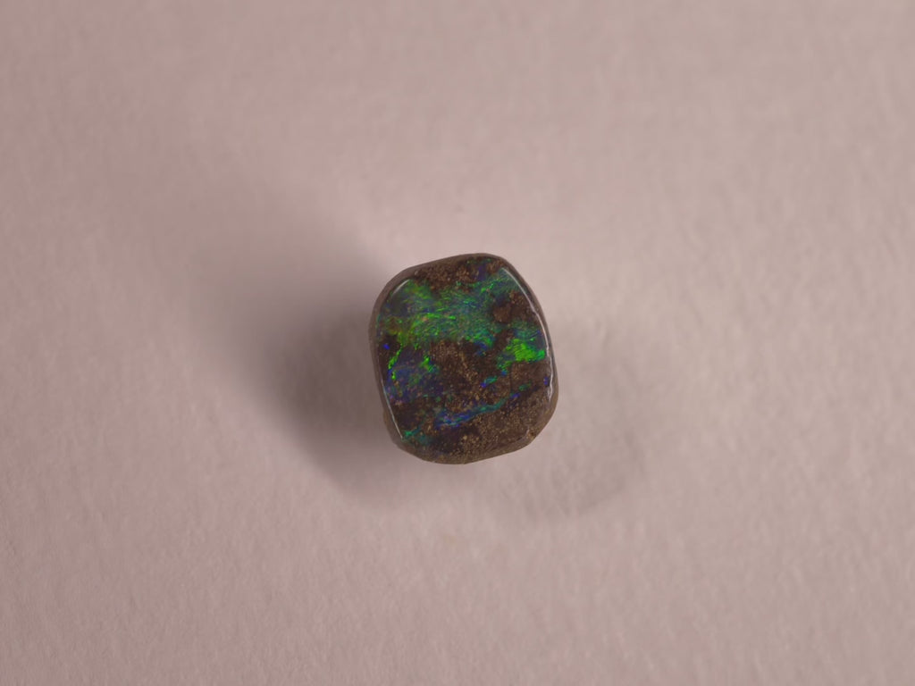 Opale boulder d’Australie — forme libre — 3 ct
