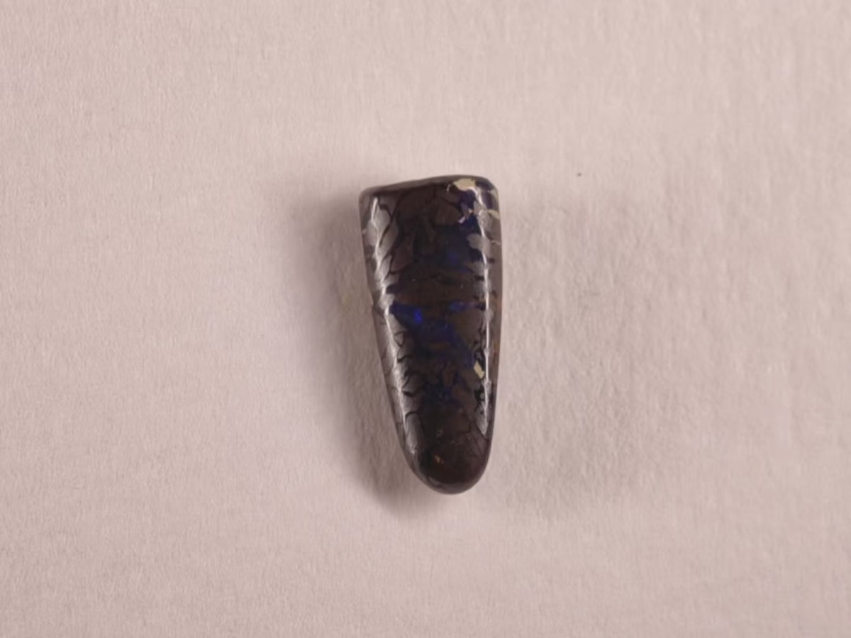 Opale boulder d’Australie — ovale — 2,1 ct