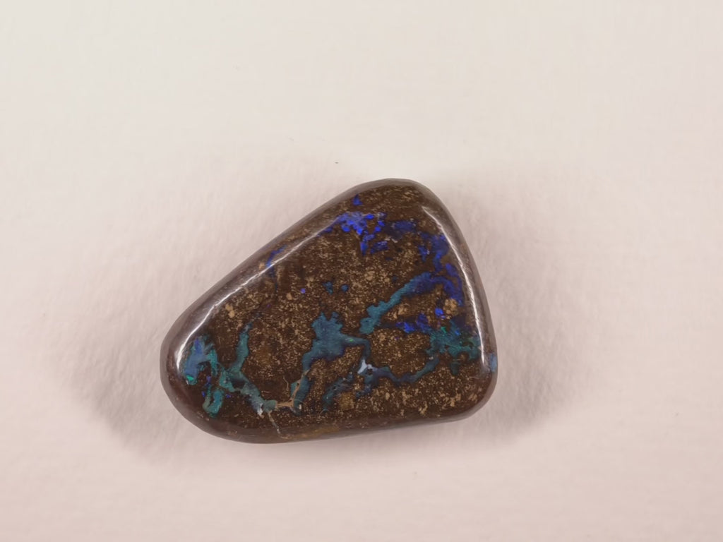 Opale boulder d’Australie — forme libre — 34 ct