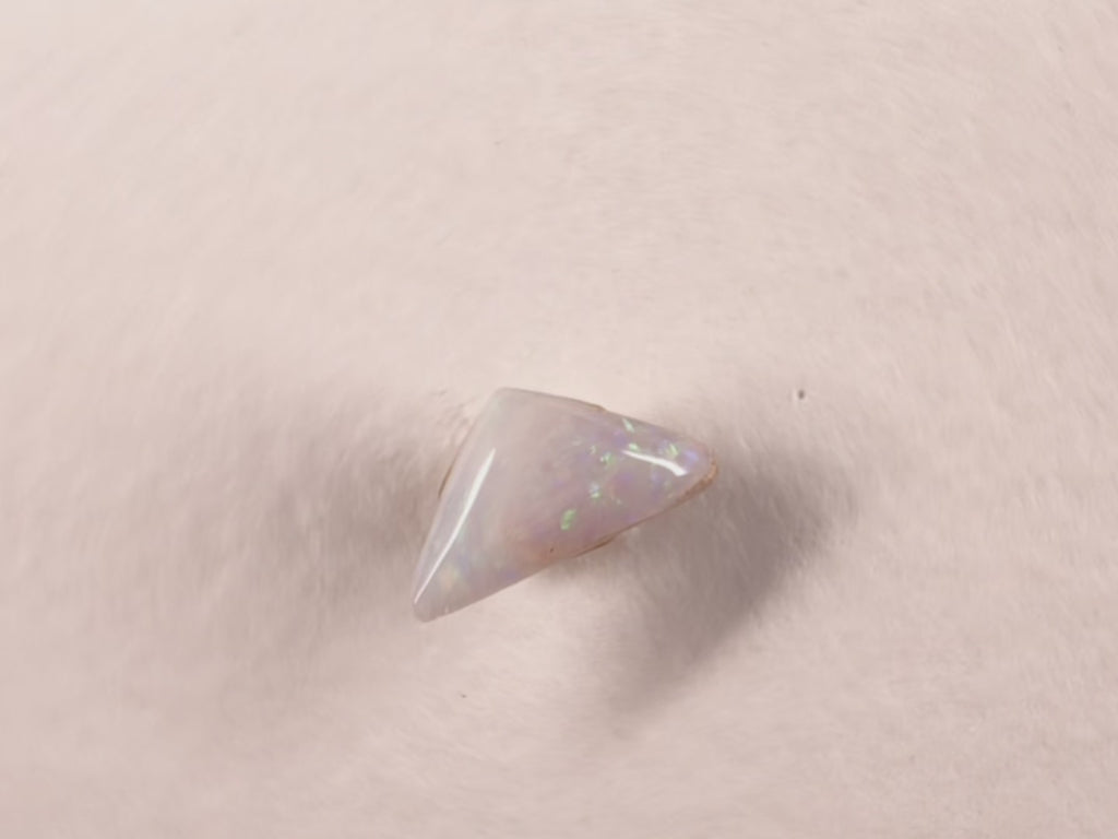 Opale d’Australie — triangle — 0,9 ct