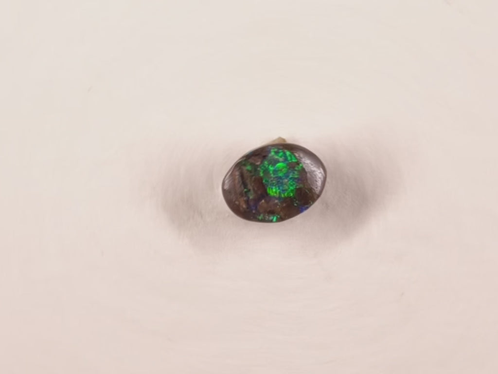 Opale boulder d’Australie — ovale — 0,4 ct