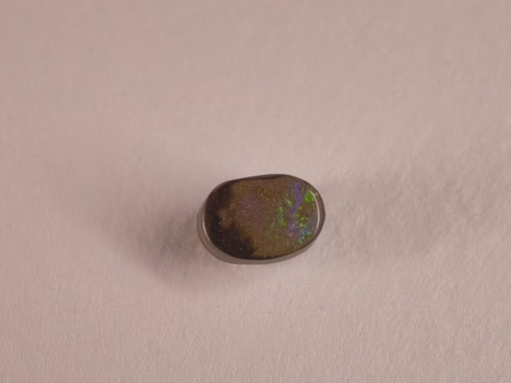 Opale boulder d’Australie — ovale — jaune, orange — 0,9 ct