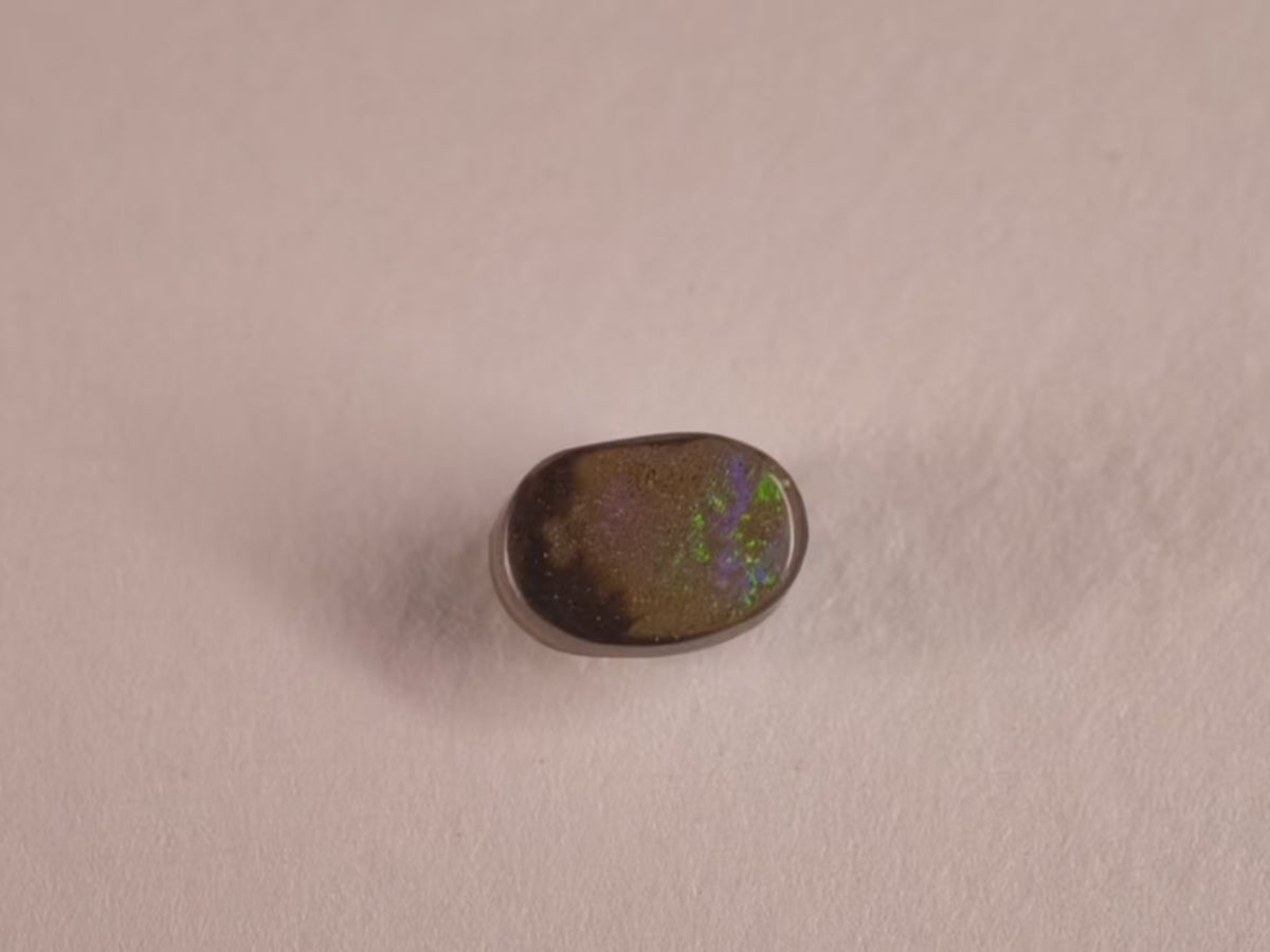 Opale boulder d’Australie — ovale — jaune, orange — 0,9 ct