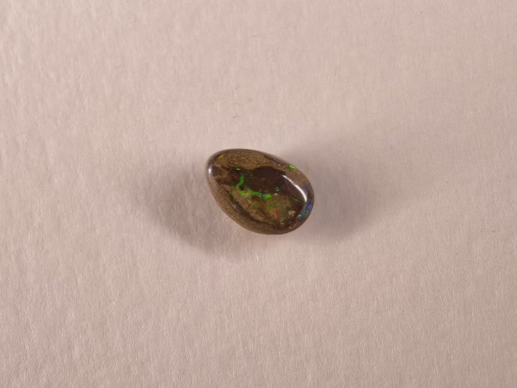 Opale boulder d’Australie — goutte — 1,5 ct