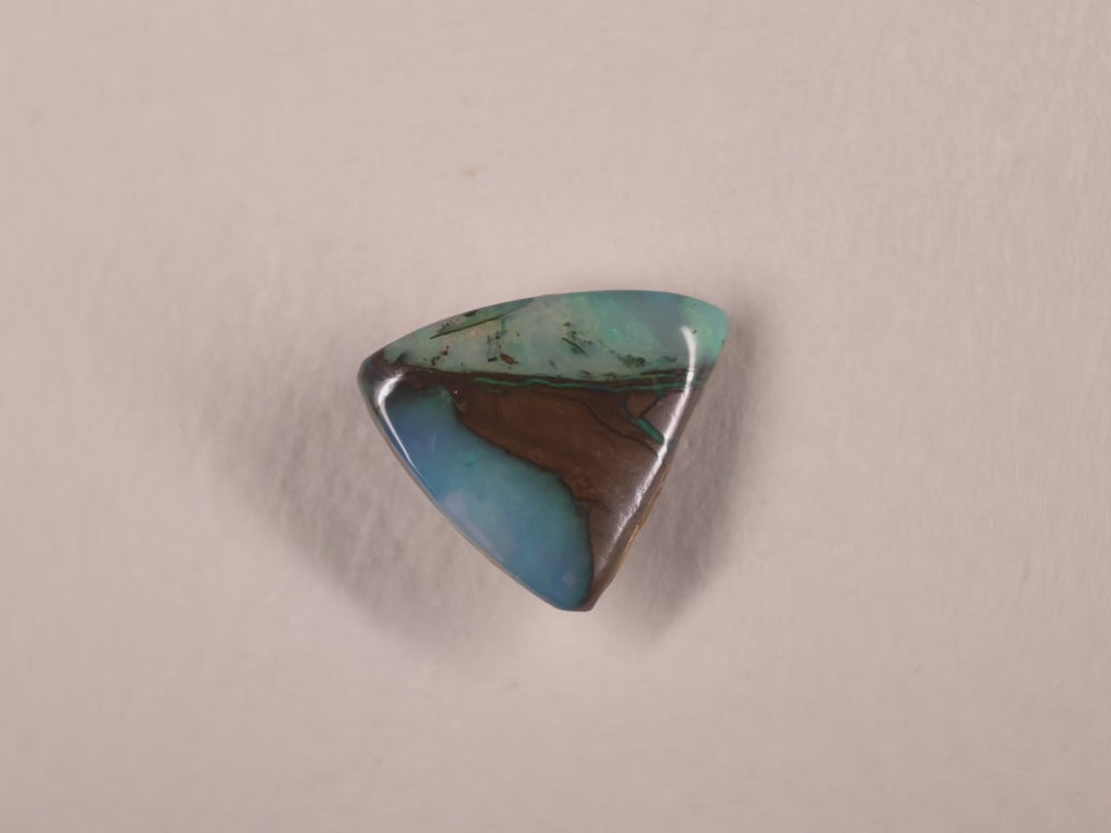 Opale boulder d’Australie — libre (losange) — 4,2 ct