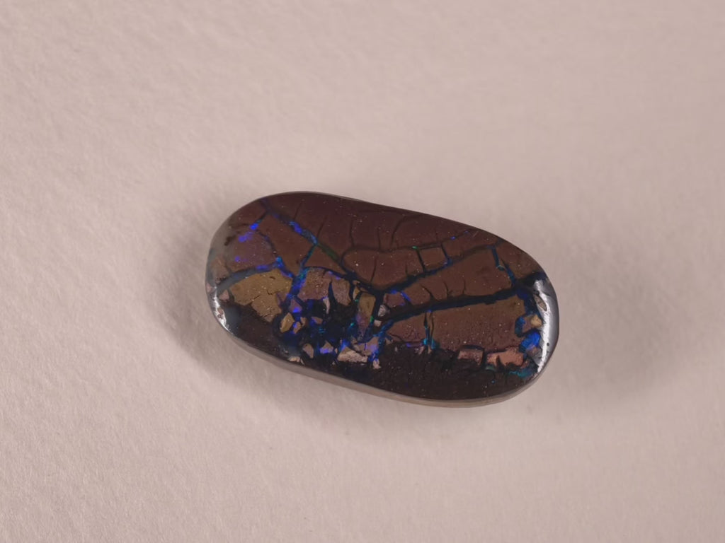 Opale boulder d’Australie — ovale — 12,9 ct