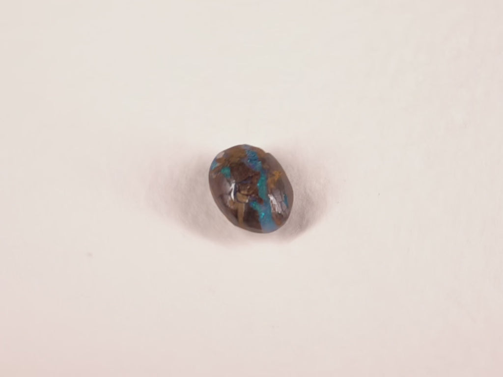 Opale boulder d’Australie — ovale — 7,8 × 6 × 2,9 mm