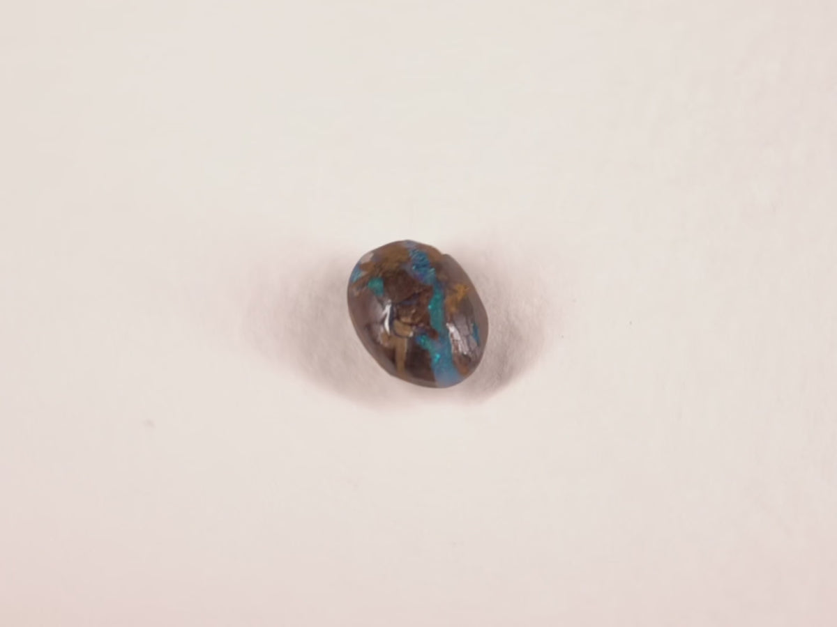 Opale boulder d’Australie — ovale — 7,8 × 6 × 2,9 mm