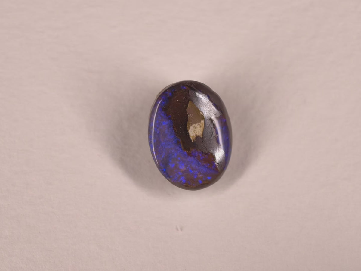Opale boulder d’Australie — ovale — 10,4 ct