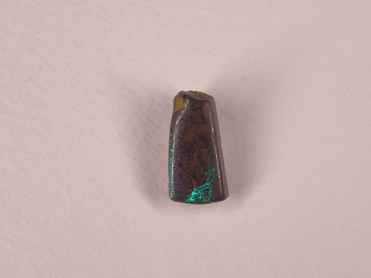 Opale boulder d’Australie — forme libre — 5,8 ct