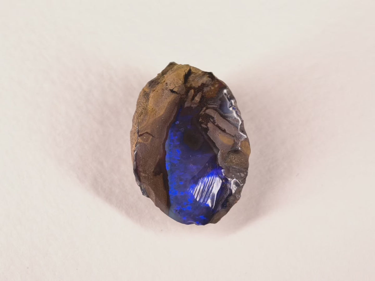 Opale boulder d’Australie — forme libre — 30,7 ct