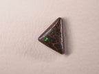 Opale boulder d’Australie — triangle — 8,7 ct
