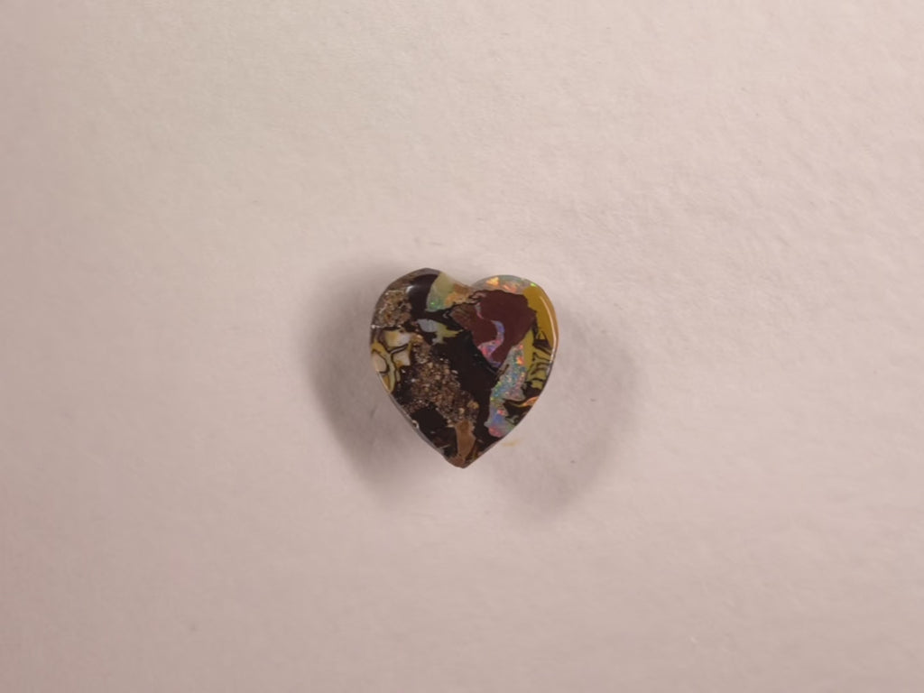 Opale boulder d’Australie — cœur — 2,5 ct
