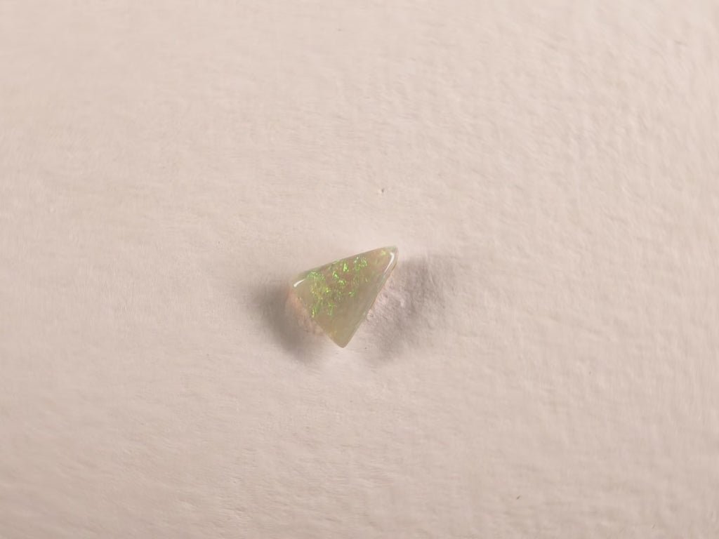 Opale d’Australie — triangle — 0,5 ct