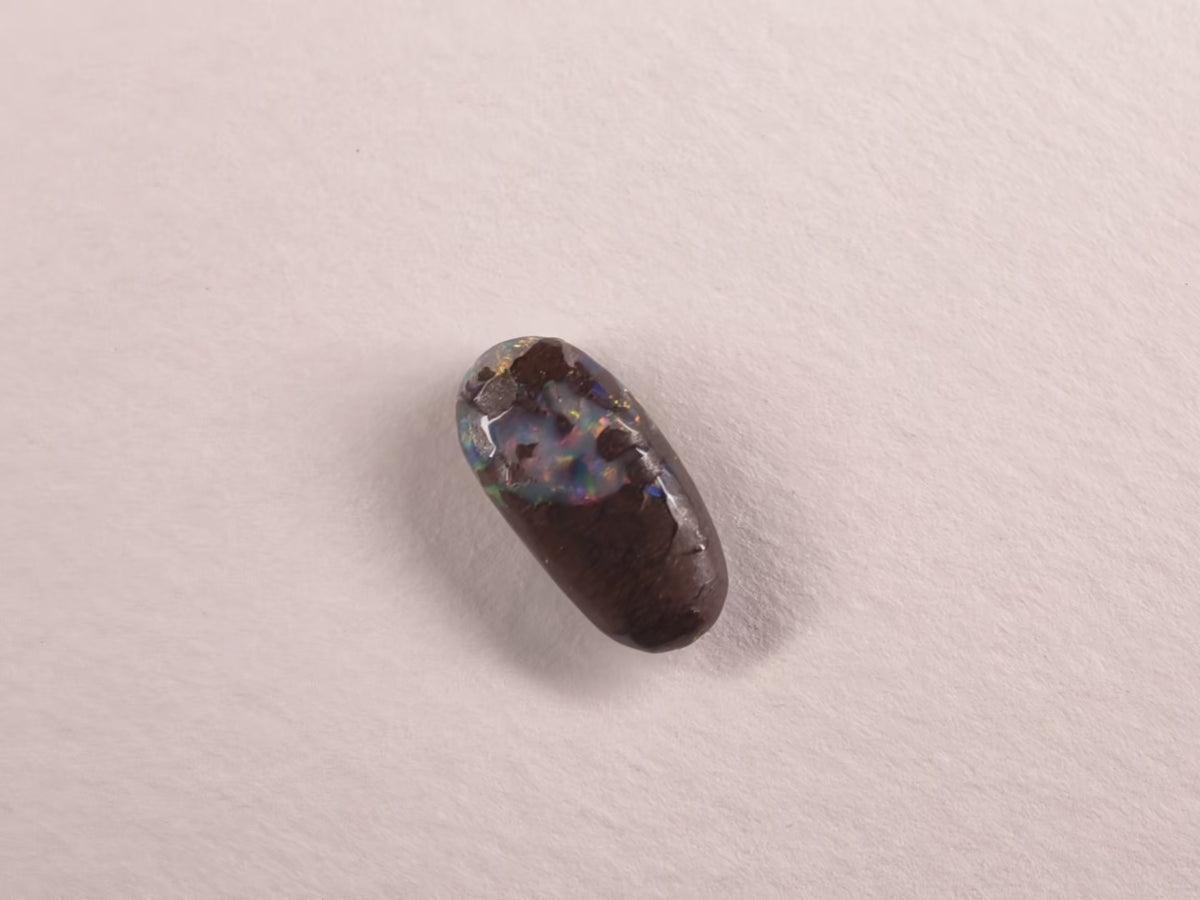 Opale boulder d’Australie — forme libre — 3,9 ct